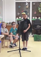 Zdjęcie: O ŻABKACH W CZERWONYCH CZAPKACH