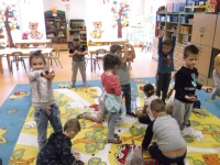 Zdjęcie: MAŁY MIŚ BUNI POZNAJE GRZYBY