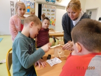 Zdjęcie: ZIMĄ PAMIĘTAMY O PTAKACH