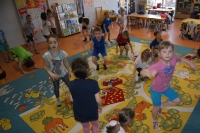Zdjęcie: GIMNASTYKA Z MUZYKĄ