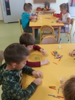 Zdjęcie: ZABAWY Z PATYCZKAMI