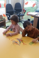 Zdjęcie: ZABAWY Z PATYCZKAMI