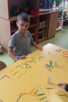 Zdjęcie: ZABAWY Z PATYCZKAMI