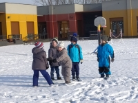 Zdjęcie: zabawy na śniegu