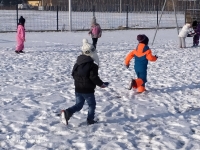 Zdjęcie: zabawy na śniegu