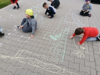 Zdjęcie: Zajęcia plastyczne na świeżym powietrze