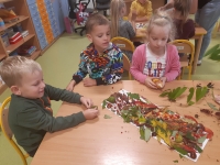 Zdjęcie: Szal dla Pani Jesieni- rozwijanie integracji sensorycznej