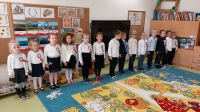 Zdjęcie: Szkoła do hymnu 2021