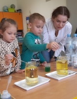 Zdjęcie: Mali chemicy-