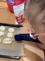 Zdjęcie: Pieczemy bułeczki.
