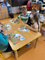 Zdjęcie: Zajęcia plastyczne z gliną.