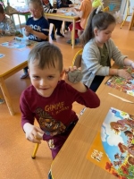 Zdjęcie: Zajęcia plastyczne z gliną.