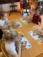 Zdjęcie: Zajęcia plastyczne z gliną.