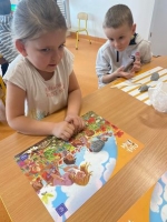 Zdjęcie: Zajęcia plastyczne z gliną.