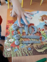Zdjęcie: Zajęcia plastyczne z gliną.