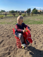 Zdjęcie: Zabawy na przedszkolnym placu zabaw