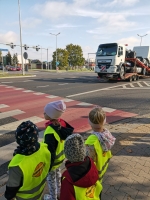 Zdjęcie: POZNAJEMY ZASADY RUCHU DROGOWEGO