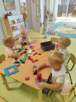 Zdjęcie: Nasze zabawy w sali i na placu zabaw