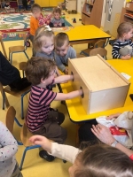 Zdjęcie: Mali odkrywcy.