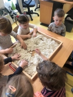 Zdjęcie: Mali odkrywcy.