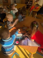 Zdjęcie: Mali odkrywcy.