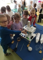 Zdjęcie: Dbamy o środowisko segregujemy śmieci